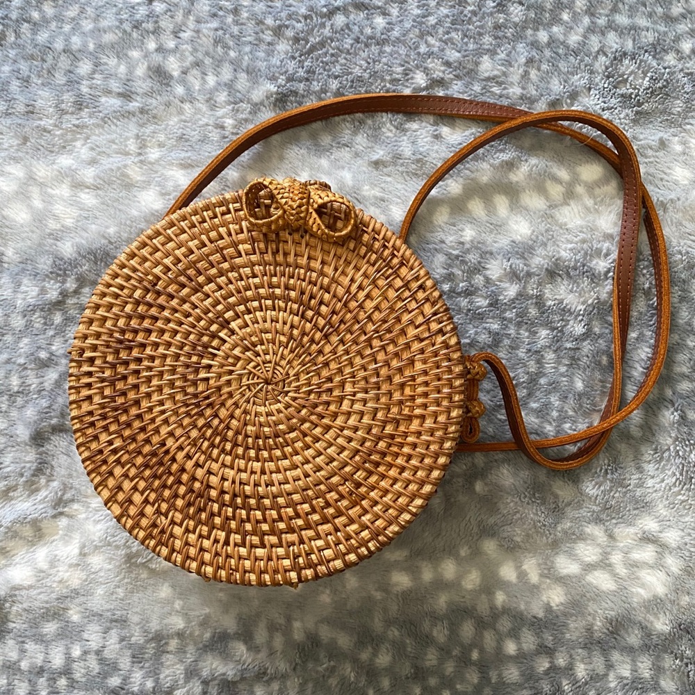 ☀️Summer Style☀️ Hard Sided Basket Weave Purse